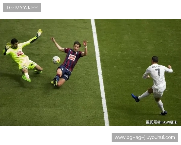 全面解析足球外拉与内拉动作关键差异及其在实战中的应用技巧指南 全面解析足球外拉与内拉动作关键差异及其在实战中的应用技巧指南